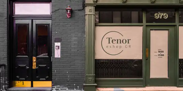 Tenor eshop front door