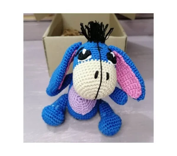 Amigurumi Ιγκόρ ο Γαϊδαράκος με δώρο λαμπάδα